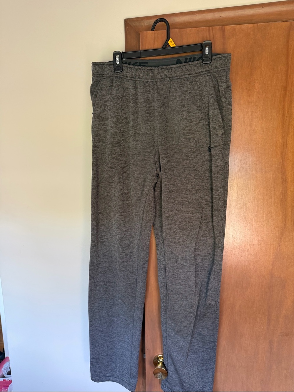 Nike Men's Dark Gray Heather Joggers
